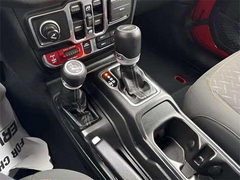 Used 2024 Jeep Gladiator Mojave w/ Technology Group image 17