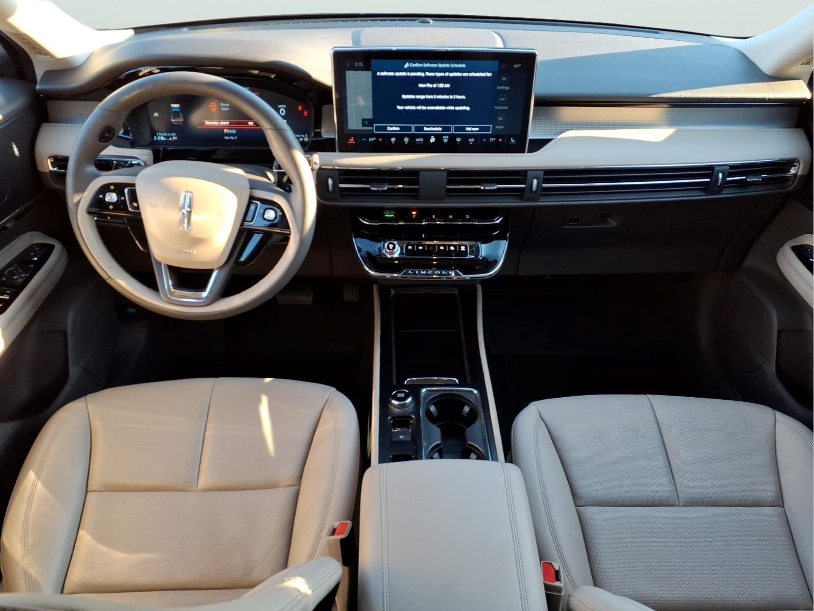 Used 2023 Lincoln Corsair AWD image 11