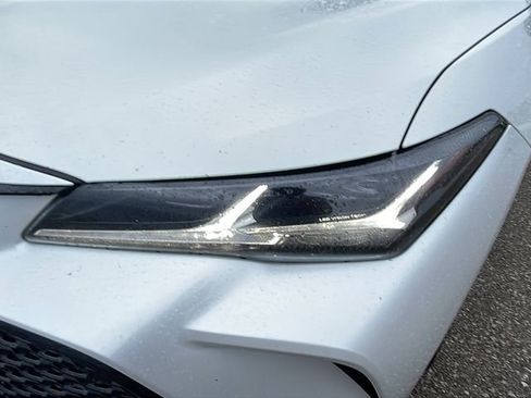 Used 2022 Toyota Avalon Touring image 9