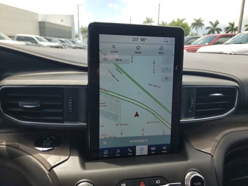 Used 2020 Ford Explorer Platinum w/ Premium Technology Package image 10