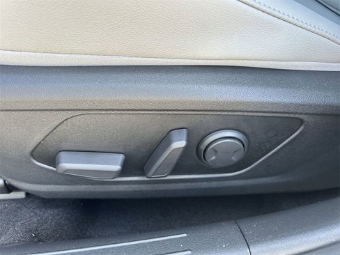 New 2025 Hyundai Elantra Limited image 23