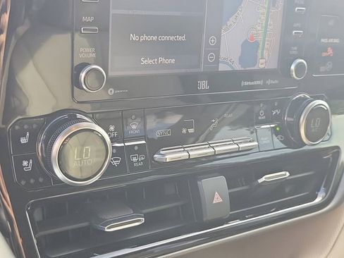 Used 2022 Toyota Highlander Limited image 29