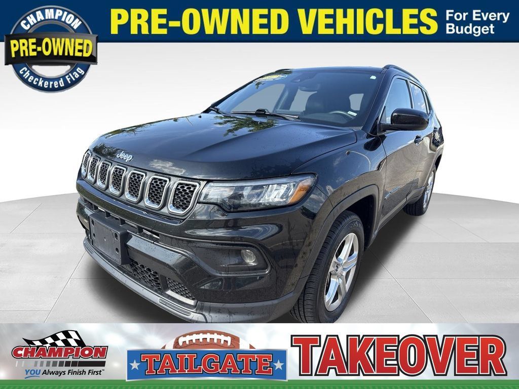 Used 2024 Jeep Compass Latitude AWD/4WD image 1