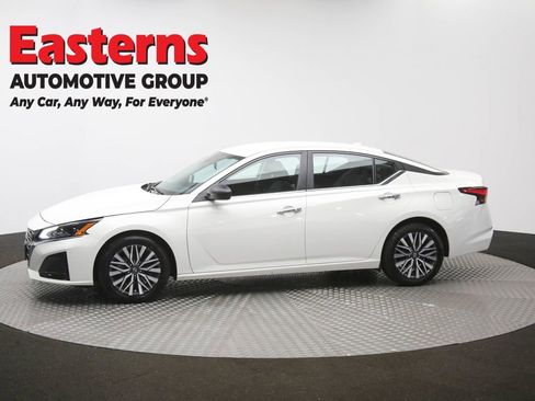 Used 2025 Nissan Altima 2.5 SV FWD image 57