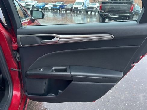 Used 2020 Ford Fusion SE image 12