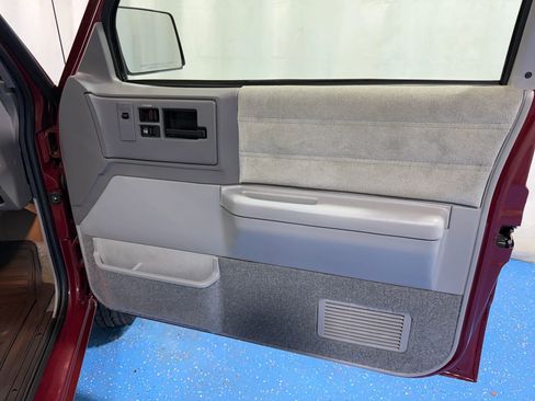 Used 1994 Chevrolet S10 Pickup 4WD 4-Door image 22