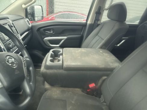 Used 2019 Nissan Titan SV AWD/4WD image 11