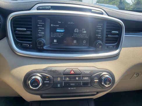 Used 2018 Kia Sorento FWD image 18