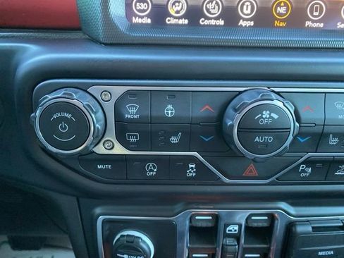 Used 2022 Jeep Wrangler Unlimited Rubicon w/ Xtreme Recon 35" Tire Package image 27