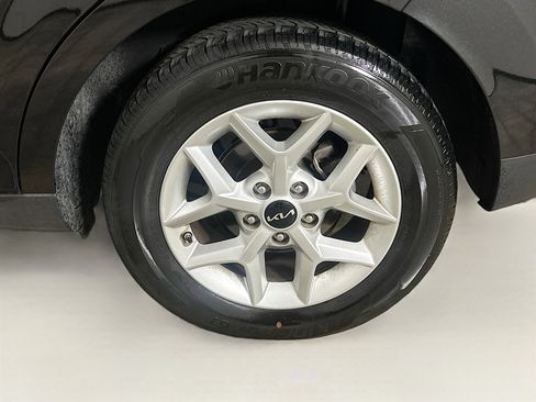 Used 2025 Kia Soul LX w/ LX Technology Package FWD image 11