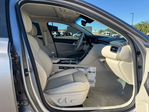 Used 2026 Genesis G70 2.5T Prestige image 19