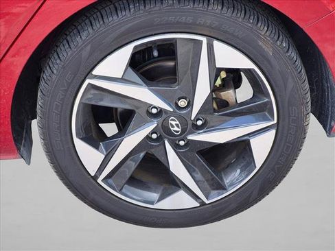 Used 2022 Hyundai Elantra Limited FWD image 16