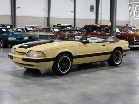 Used 1987 Ford Mustang LX image 2