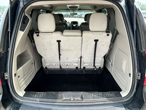 Used 2014 Chrysler Town & Country Touring w/ Trailer Tow Group FWD image 16
