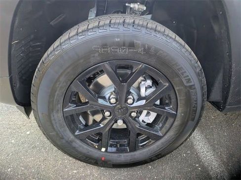 New 2025 Jeep Grand Cherokee Altitude w/ Trailer Tow Package image 24