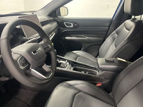 New 2026 Jeep Compass Latitude image 10