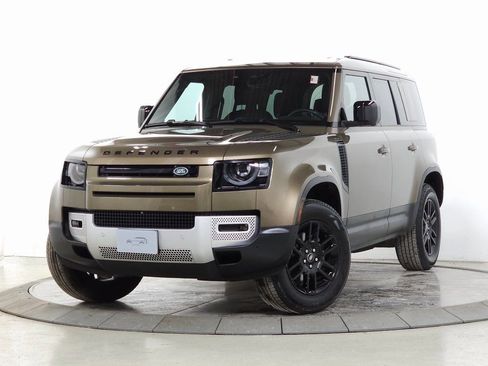 Used 2025 Land Rover Defender 110 S image 1
