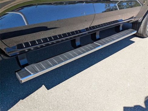 Used 2024 Chevrolet Colorado LT w/ LT Convenience Package III image 12