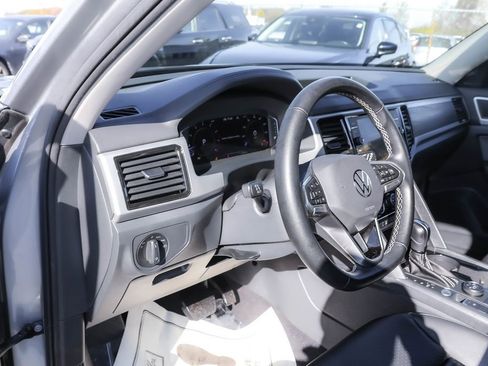 Certified 2022 Volkswagen Atlas SE image 16