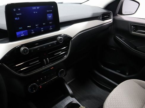 Used 2022 Ford Escape SE w/ SE Sport Appearance Package image 34