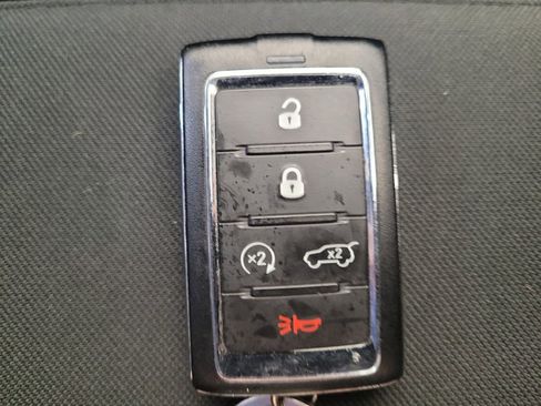 Used 2023 Jeep Grand Cherokee Laredo w/ Luxury Tech Group I AWD/4WD image 32