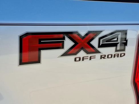 Used 2019 Ford F250 XLT w/ XLT Premium Package image 12