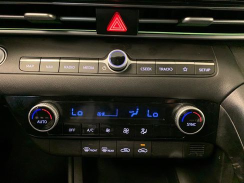 Used 2024 Hyundai Elantra SEL image 31