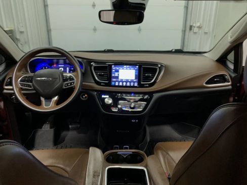 Used 2019 Chrysler Pacifica Limited w/ Advanced Safetytec Group image 30