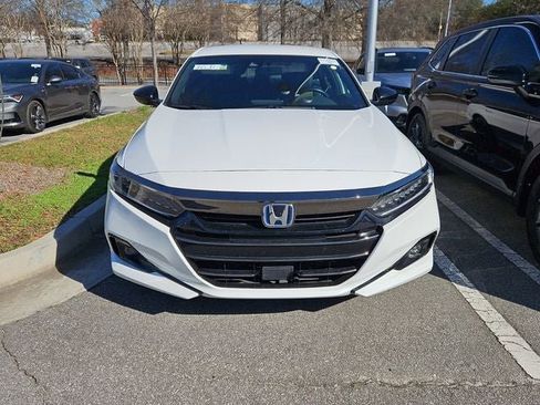 Used 2022 Honda Accord Sport image 3