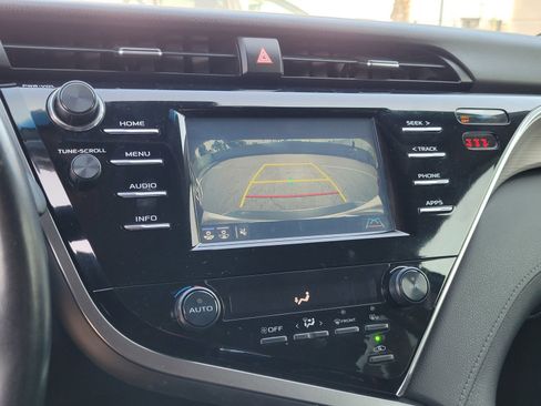 Used 2018 Toyota Camry LE image 16