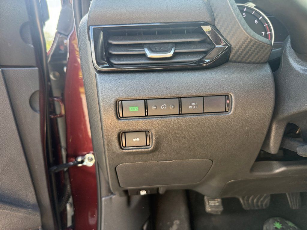 Used 2025 Nissan Sentra SV FWD image 17