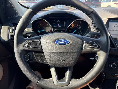 Used 2019 Ford Escape SEL FWD image 2