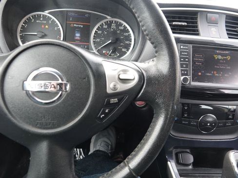 Used 2019 Nissan Sentra SR image 13