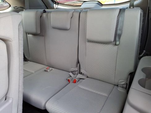 Used 2019 Toyota Highlander LE AWD/4WD image 6