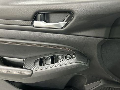 Used 2019 Nissan Altima 2.5 SR w/ SR Premium Package image 11