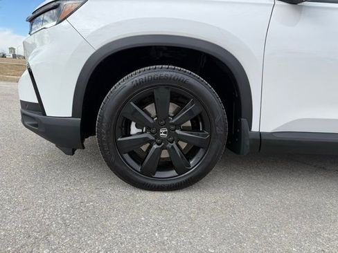 Used 2025 Honda Pilot Black Edition image 39