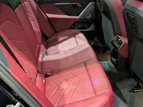 Used 2026 BMW 550e xDrive image 21