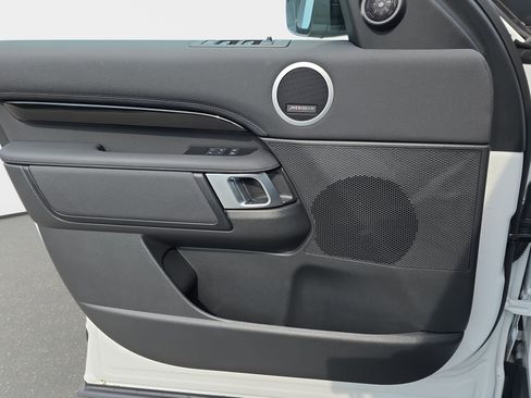 Certified 2025 Land Rover Discovery S AWD/4WD image 26