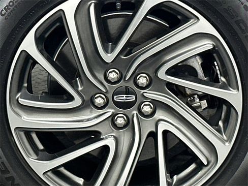 Used 2022 Lincoln Aviator AWD image 5