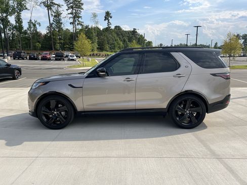 Used 2025 Land Rover Discovery Dynamic SE AWD/4WD image 5