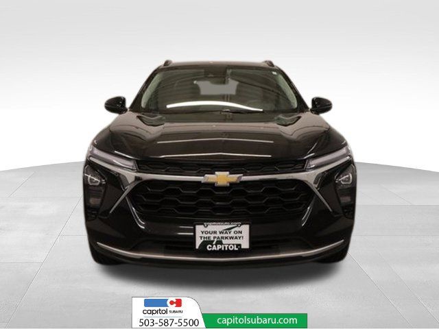 Used 2025 Chevrolet Trax LT FWD image 6