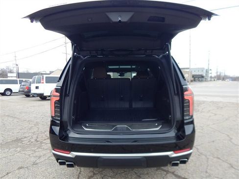 Used 2026 Chevrolet Suburban High Country w/ Sun And Tow Package image 10