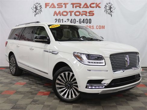 Used 2021 Lincoln Navigator L Reserve w/ Luxury Package image 3