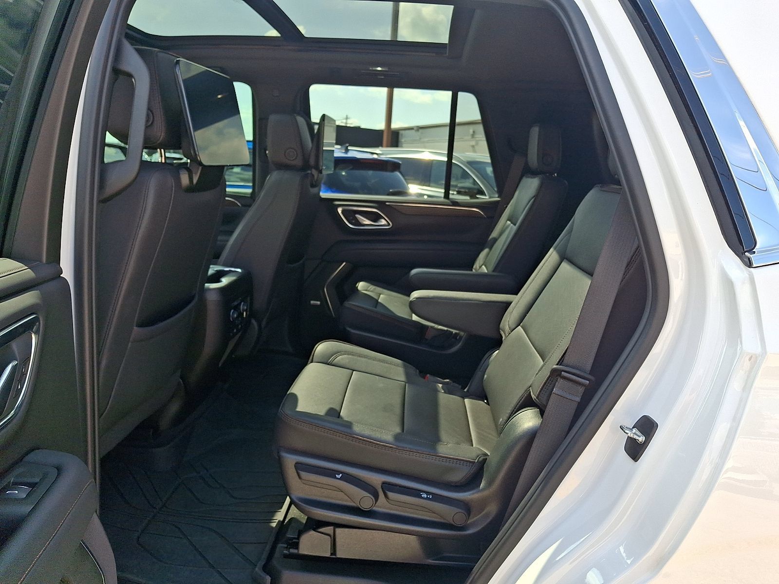 Used 2023 Chevrolet Tahoe High Country AWD/4WD image 10