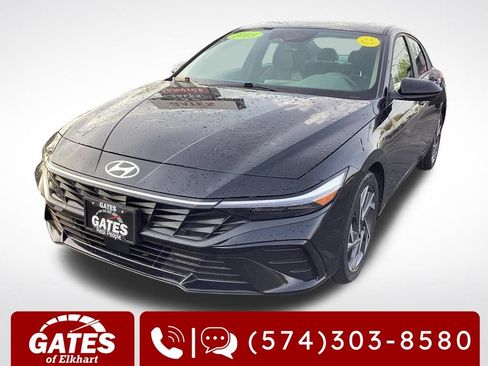 Used 2025 Hyundai Elantra SEL FWD image 2
