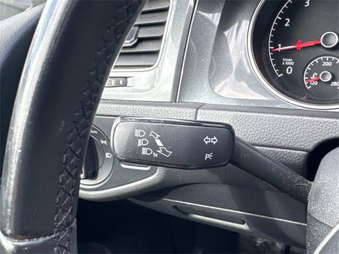 Used 2019 Volkswagen Golf S image 25