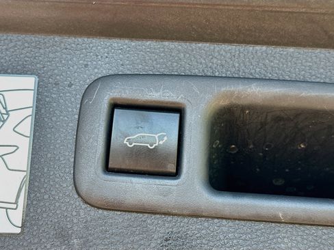 Used 2023 Toyota Highlander Limited AWD/4WD image 32