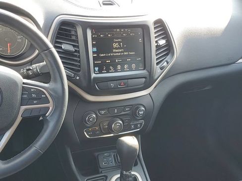 Used 2016 Jeep Cherokee Latitude w/ Safety/Convenience Group FWD image 13