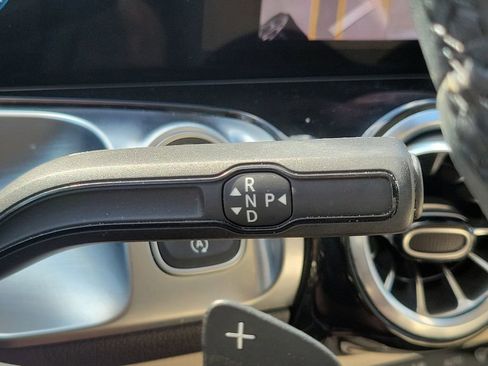 Used 2023 Mercedes-Benz GLB 250 image 30