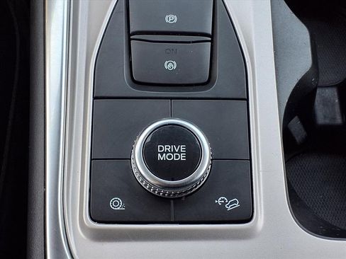 Used 2022 Ford Explorer Limited image 33